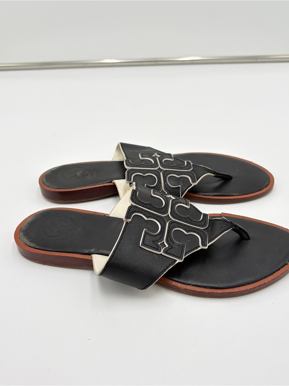 Tory Burch Jamie Full Logo Black Leather Thong Sandals Flip Flops Women’s Size 5